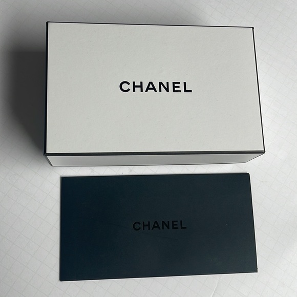 Chanel White Box and Envelope - Picture 2 of 10